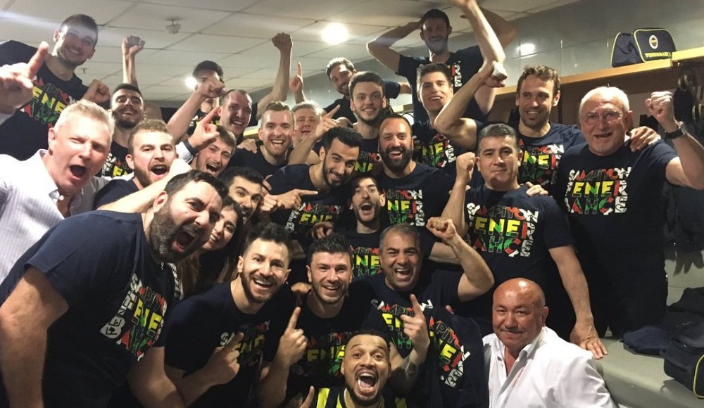 Erkekler voleybolda Fenerbahçe'den 5. şampiyonluk