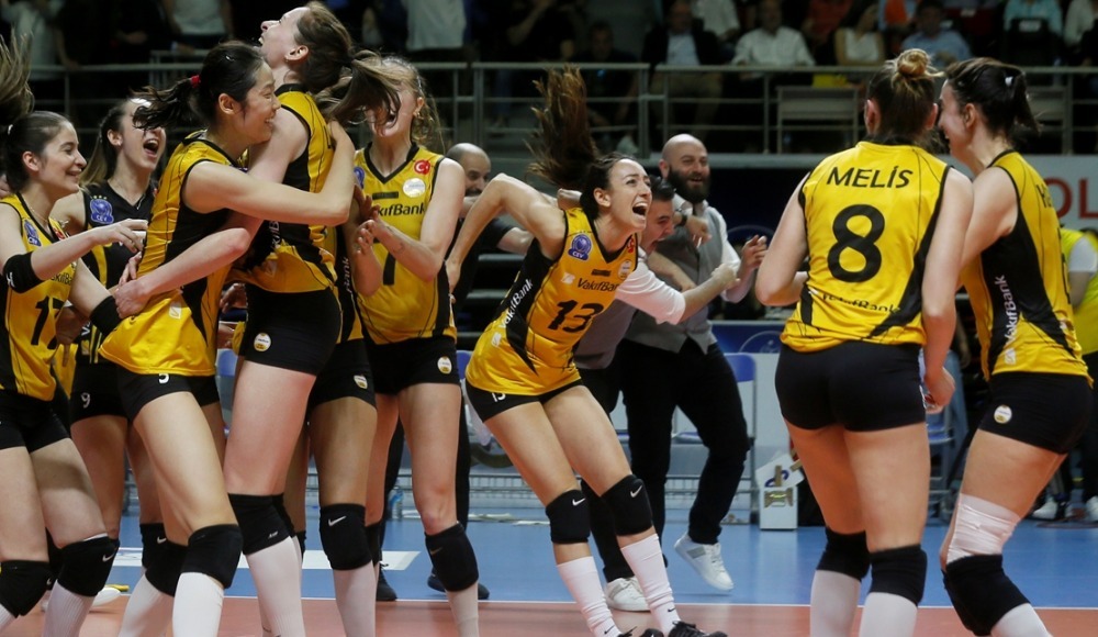 Şampiyon VakıfBank kupasını aldı