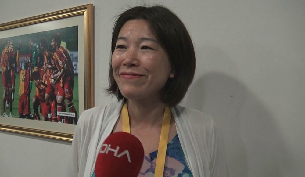 Derbide İstiklal Marşı'nı okuyan Japon gazeteci ilgi gördü!