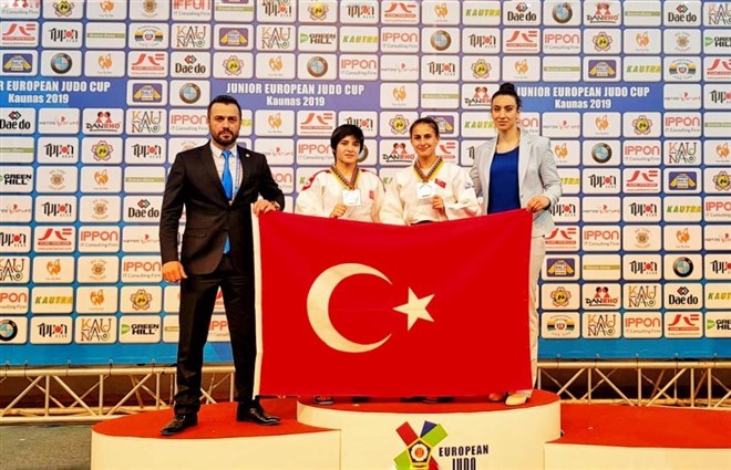 Judoda, bir altın, bir bronz madalya