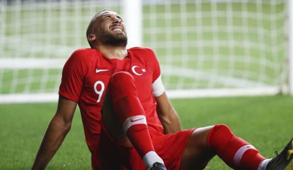 Cenk Tosun'dan kötü haber! 2 ay yok...