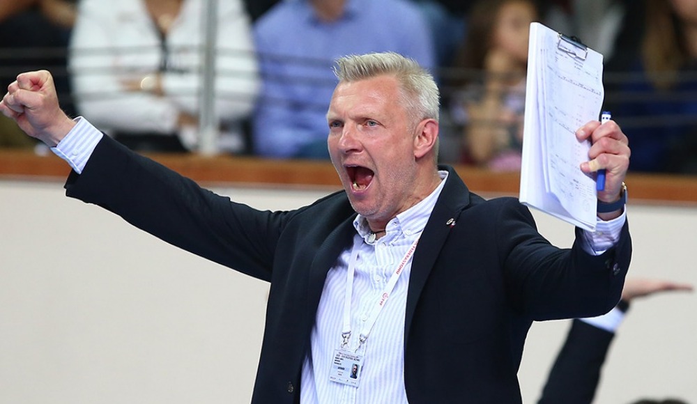 Voleybolda Fenerbahçe, antrenör Mariusz Sordyl'nin ve 8 oyuncuyla nikah tazeledi