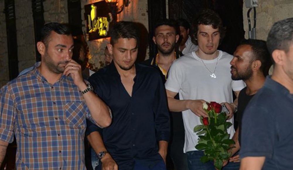 Cengiz ve Çağlar 5 bin TL hesap ödedi
