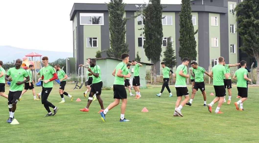 "Bizimle aynı pencereden bakan oyuncularla devam edeceğiz"
