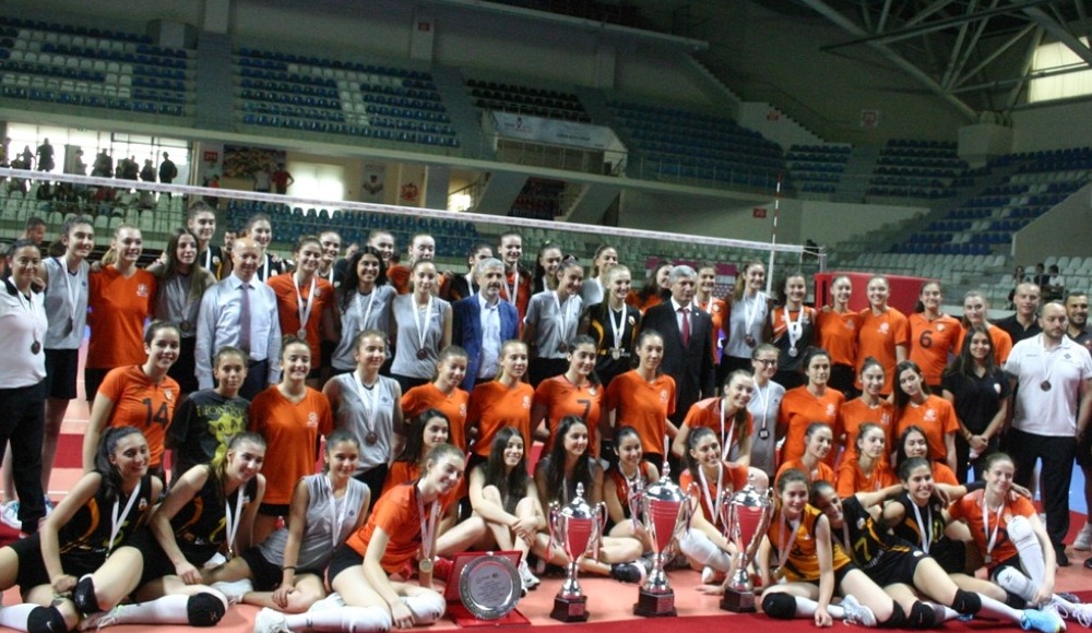 Eczacıbaşı'nı 3-0 yenen VakıfBank, şampiyon oldu