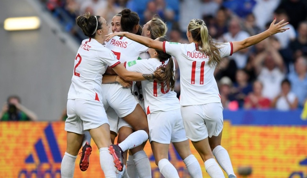 Kadınlar Dünya Kupası'nda İngiltere, Norveç'i 3-0 yenerek yarı finale çıktı