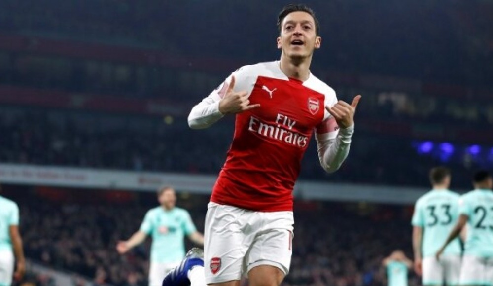İtalyan devleri Mesut Özil'e talip oldu!