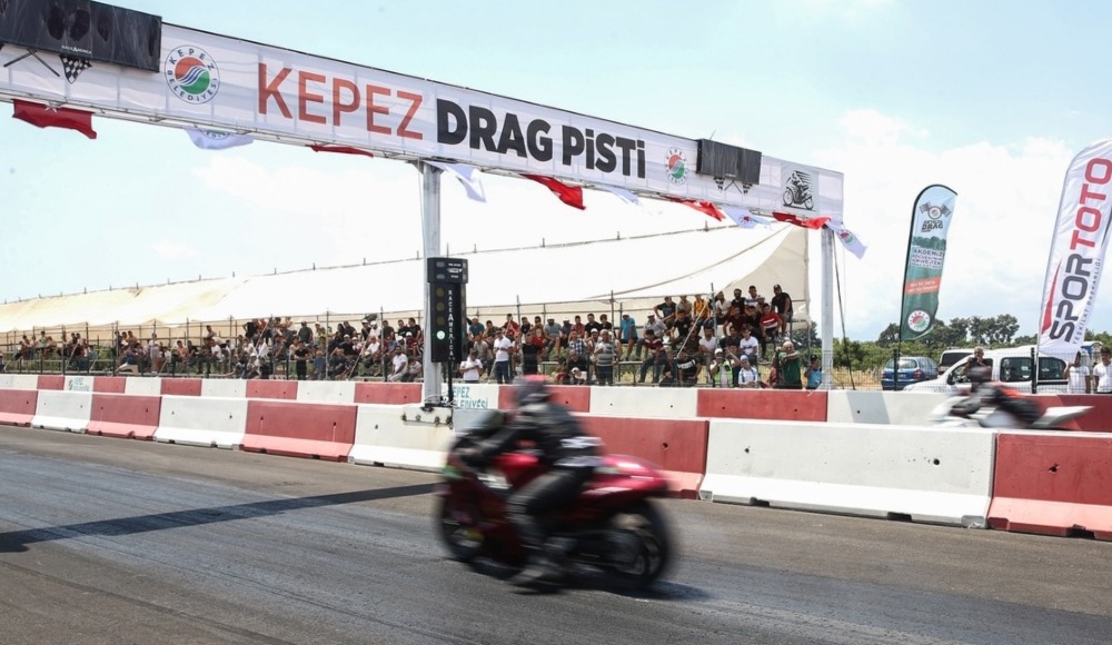 Türkiye Drag Şampiyonası'nın birinci ayak yarışları Antalya'da yapıldı