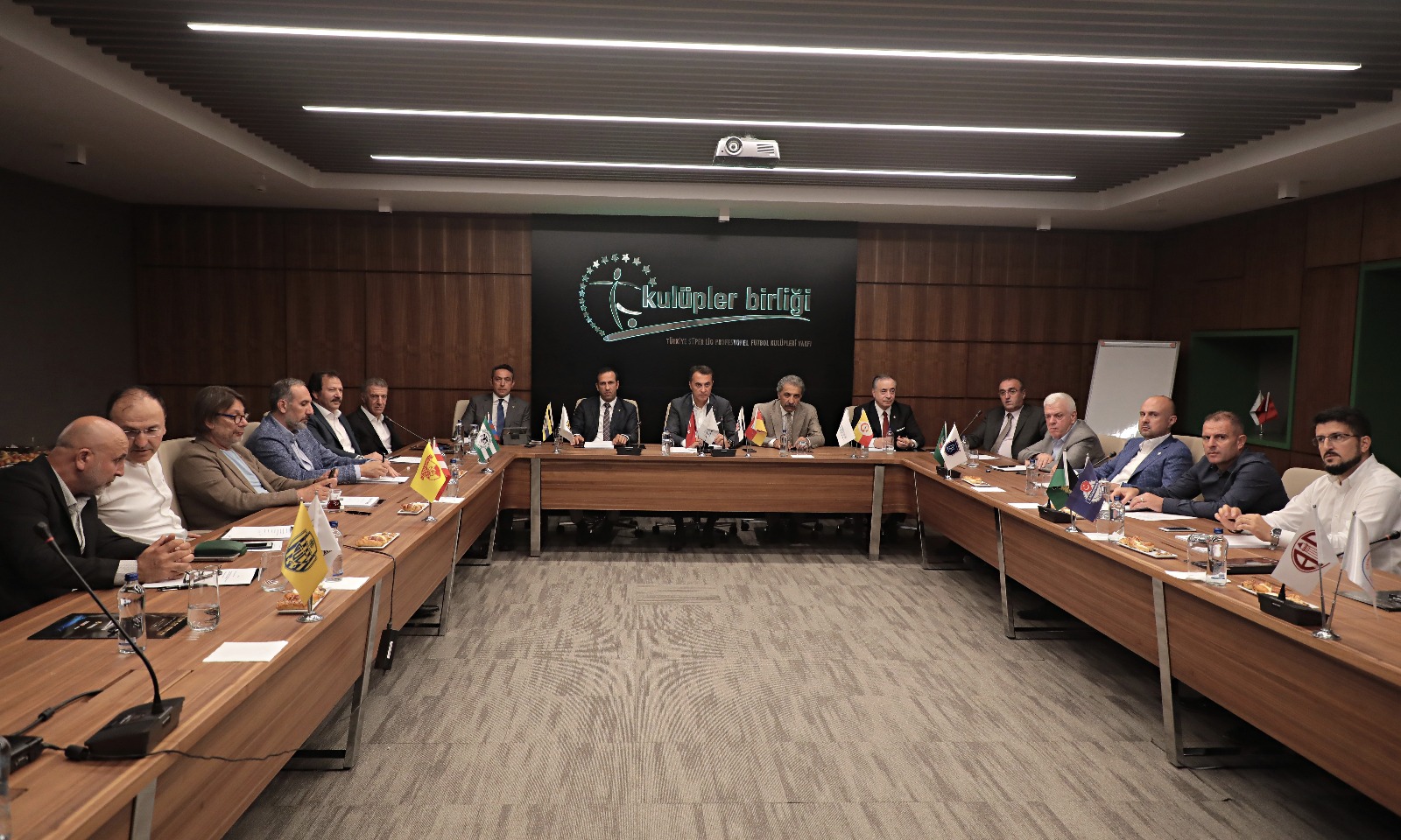 Kulüpler, yayıncı kuruluşa ihtar çekti mi?