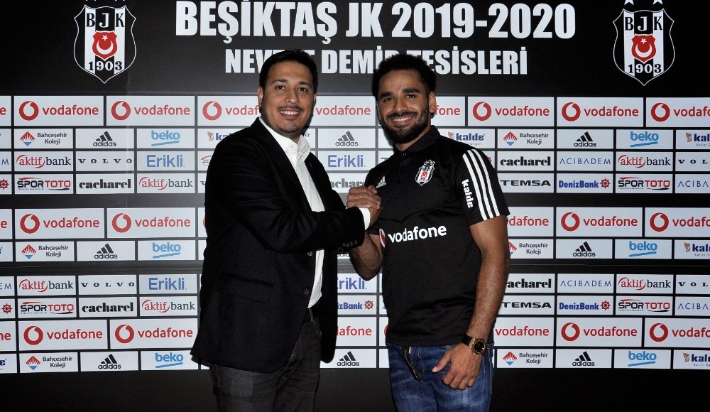 Beşiktaş, Douglas transferini resmen açıkladı!