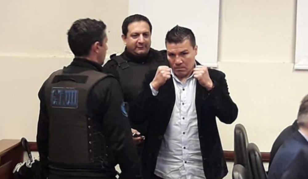 Eski boks şampiyonuna kızına ufak yaşta cinsel tacizden 18 yıl hapis cezası!