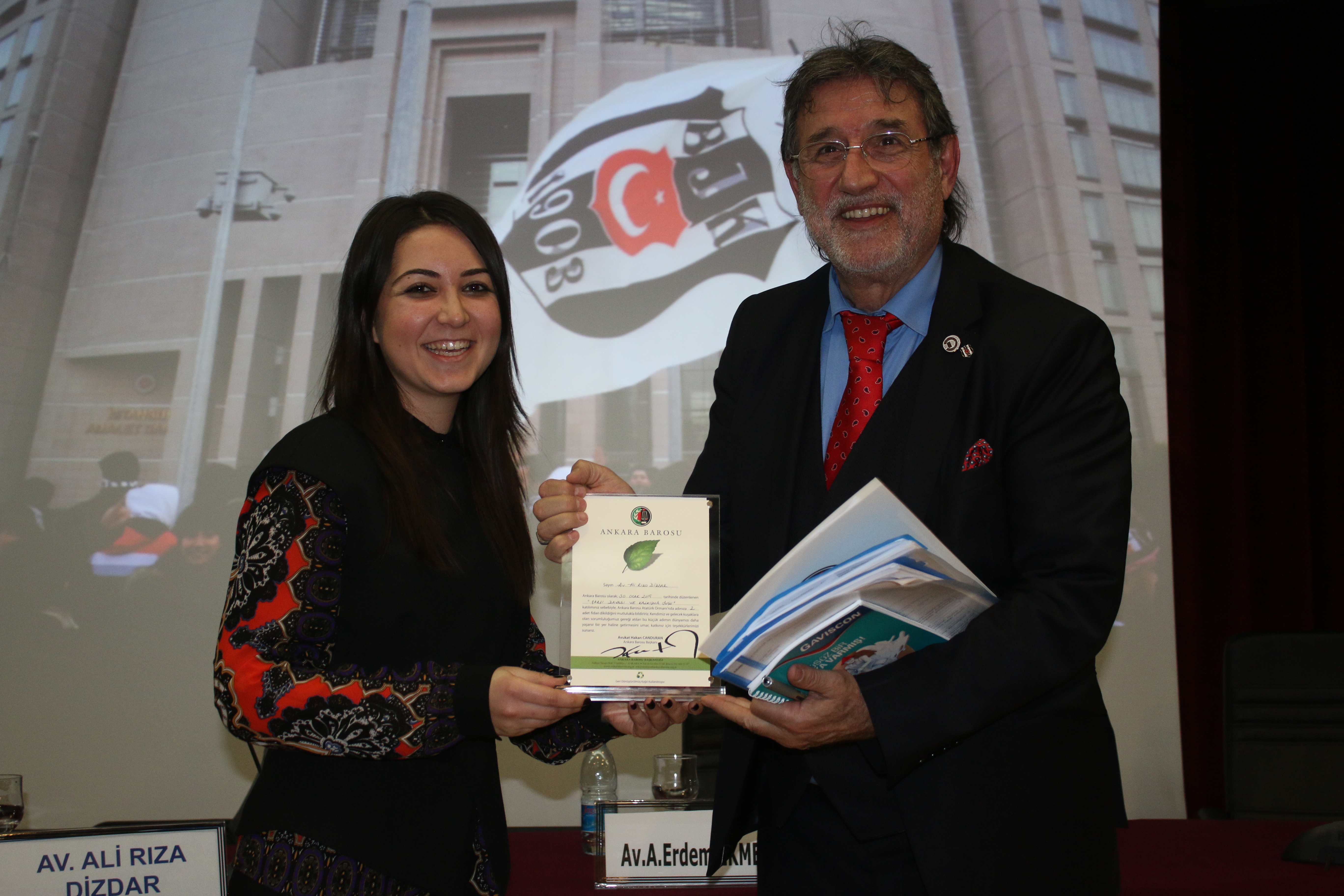 Adayların seçim günü tavırları nasıldı?