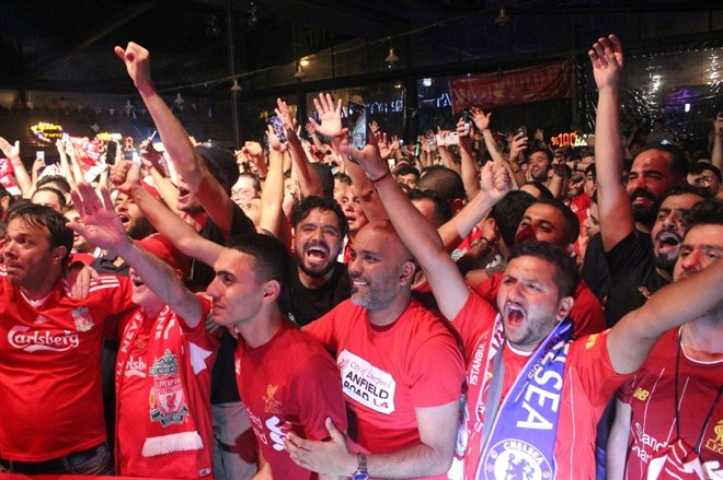 Liverpoollu taraftarlar maç öncesi İstanbul’da doyasıya eğlendi