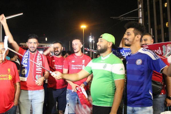 Liverpool ve Chelsea taraftarları Taksim’de toplandı