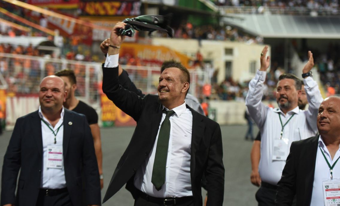 Yönetimden futbolcular prim jesti