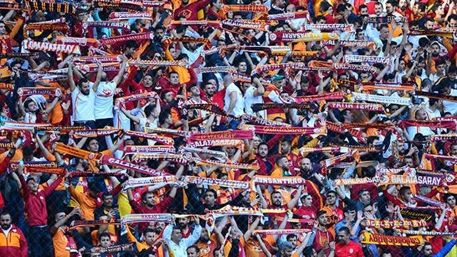Galatasaray taraftarlarından sponsorluk tepkisi