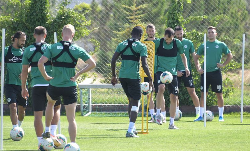 Tam anlamıyla hazır olmayan futbolculara mesajı verdi
