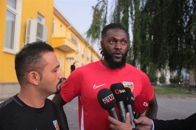 Emmanuel Adebayor: "Galatasaray'a karşı neler yapabileceğimizi göstermeliyiz"