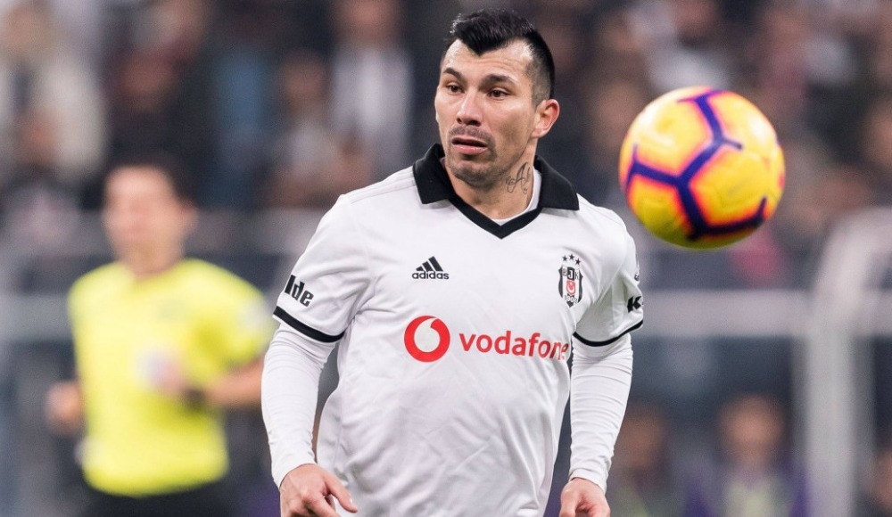 Beşiktaş Medel'i açıkladı