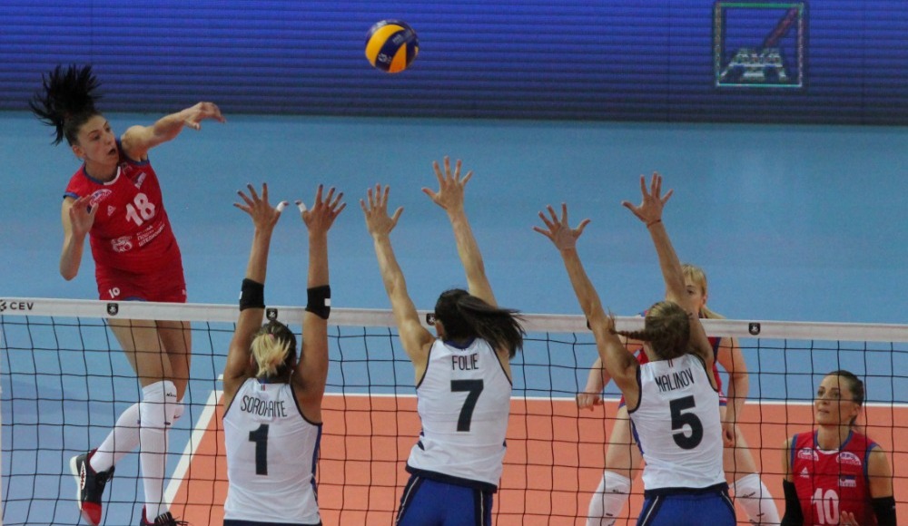 Kadınlar Avrupa Voleybol Şampiyonası'nda ilk finalist Sırbistan!