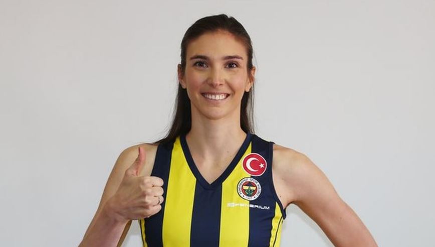 "Atatürk’ün kızları olarak göklere çıkardığımız bu bayrağı hiçbir zaman yere indirmeyeceğiz"