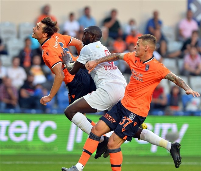 Başakşehir 8 maçta 15 gol yedi