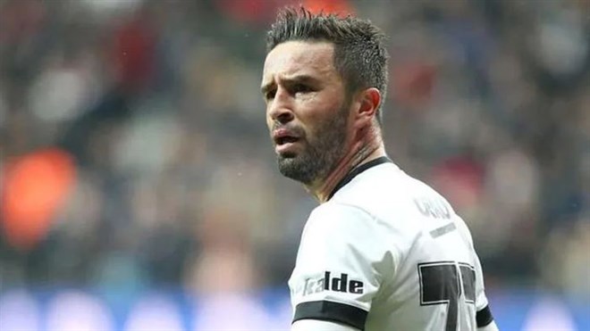 Gökhan Gönül 2 hafta yok