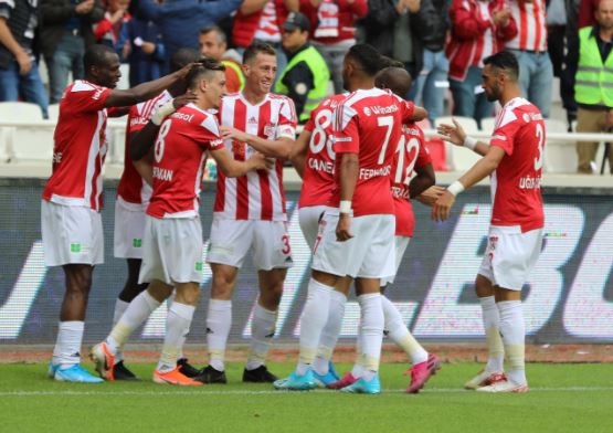 Sivasspor ikinci yarıya golle başladı