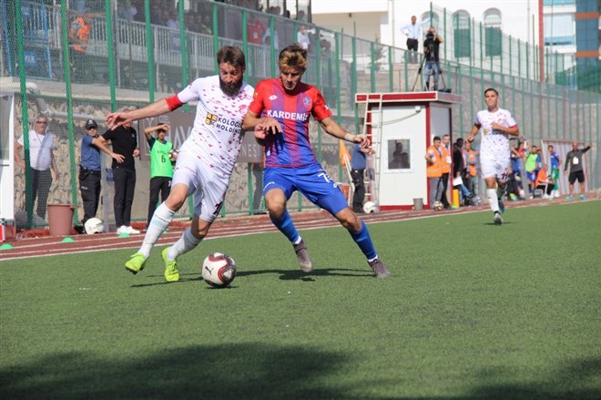 Elazığspor, sahasında Kardemir Karabükspor’a 3-2 mağlup oldu.