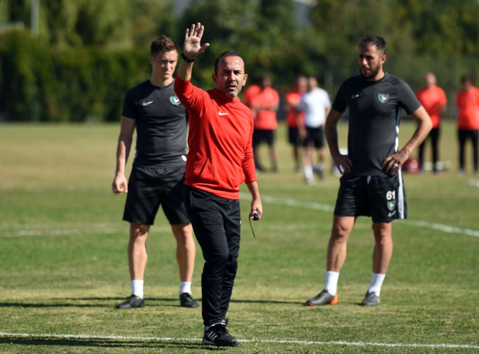 Kaan Şanlıkan: "Denizlispor olarak ilk 5 hedefimiz devam ediyor"