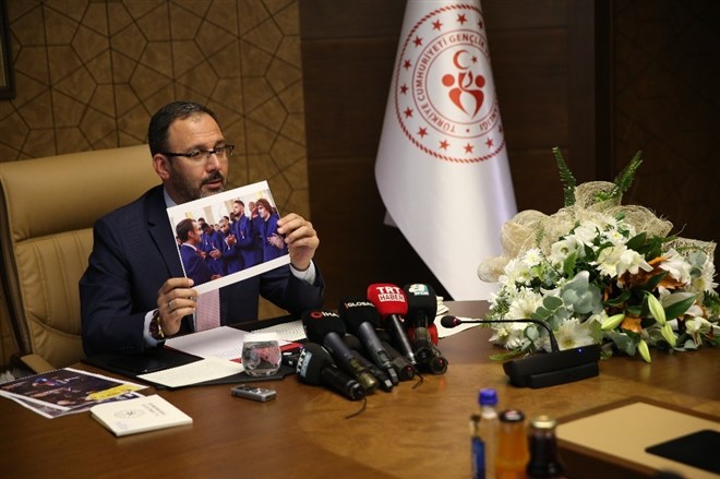 Bakan Kasapoğlu’ndan Fransız Bakana, Griezmann’ın asker selamı fotoğrafı ile gönderme
