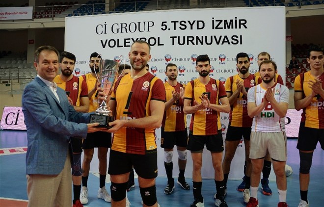 TSYD İzmir Voleybol Turnuvasında Galatasaray HDI Sigorta şampiyon oldu!