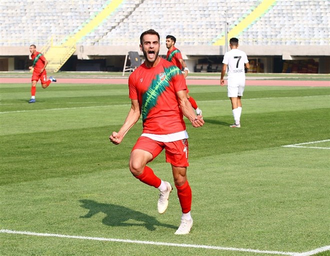 Karşıyaka evinde kral