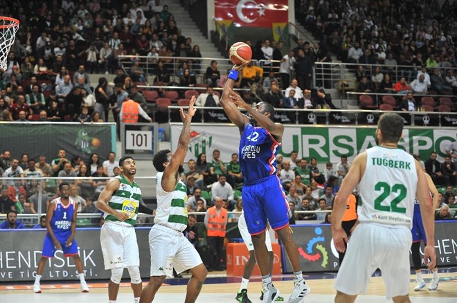 Bursaspor, sahasında Anadolu Efes’e 86-95 mağlup oldu