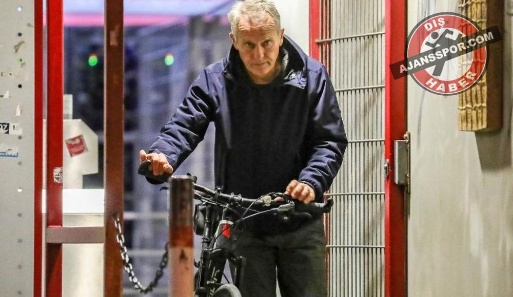 Galibiyeti aldı, bisikletle eve döndü!