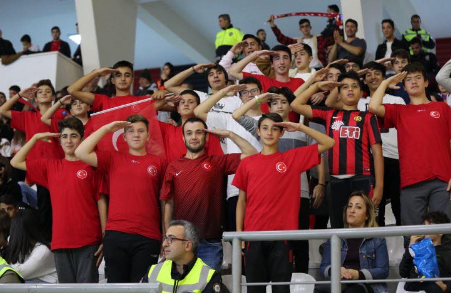 Sporseverlere Radyospor aracılığıyla mesaj