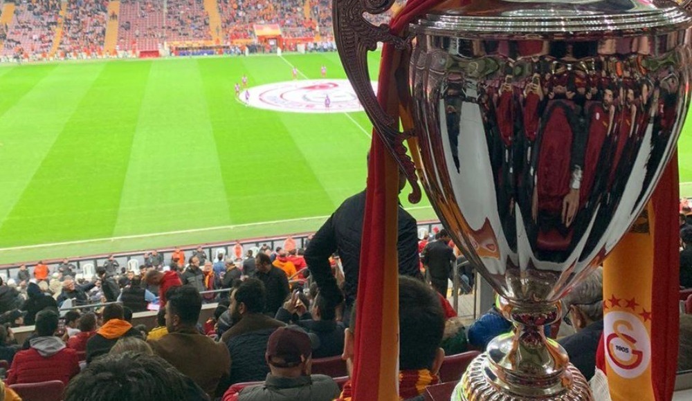 Şampiyon Galatasaray Erkek Voleybol Takımı statta
