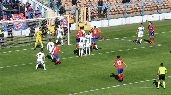 Karabükspor, sahasında Sakaryaspor’a 5-0 mağlup oldu