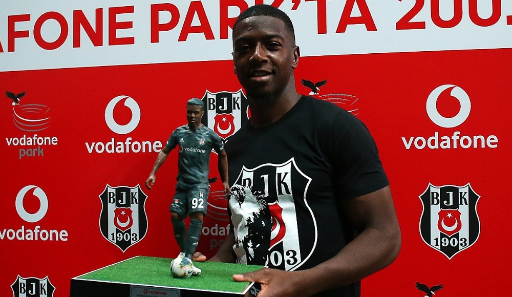 Diaby'ye maçtan önce 200. gol plaketi