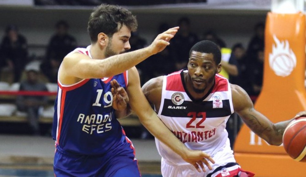 Anadolu Efes, deplasmanda kazandı