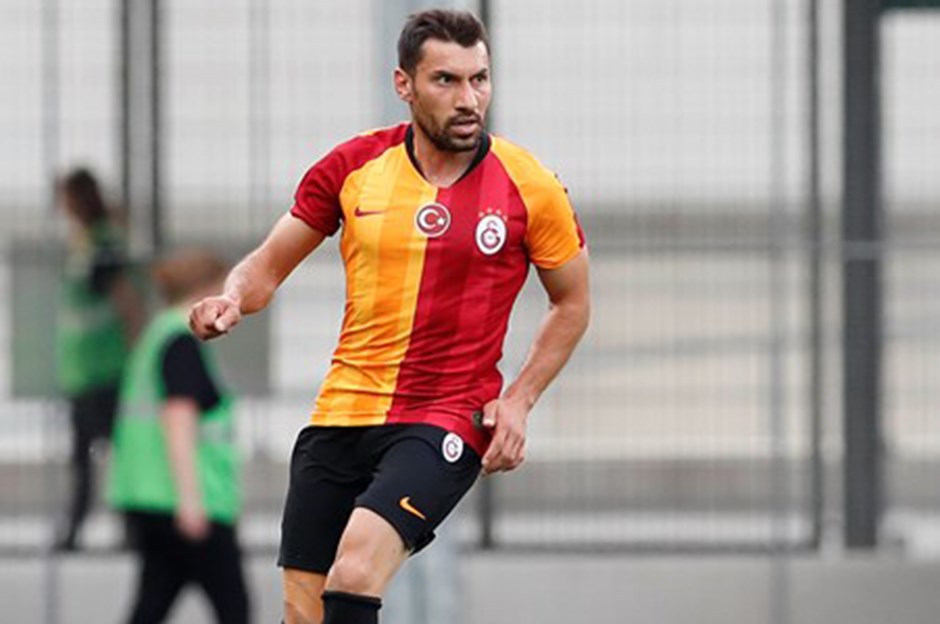 Şener Özbayraklı Galatasaray'da kaç maçta oynadı?