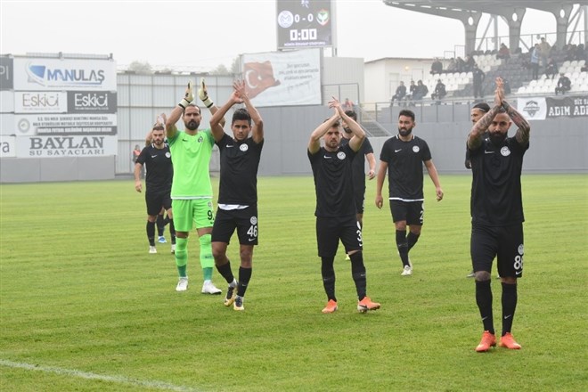 Manisa FK, sahasında Amed Sportif Faaliyetler'i 3-0 yendi