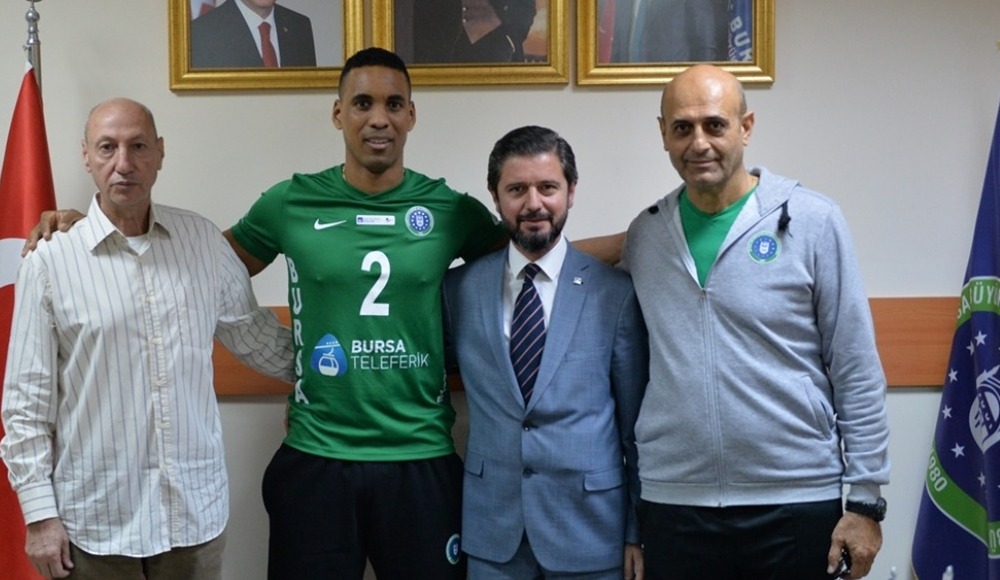 Bursa Büyükşehir Belediyespor, Kübalı voleybolcu Marshall'ı transfer etti