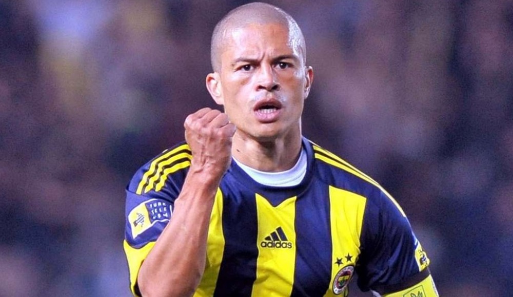 Alex, futbol kampı kurduğunu açıkladı
