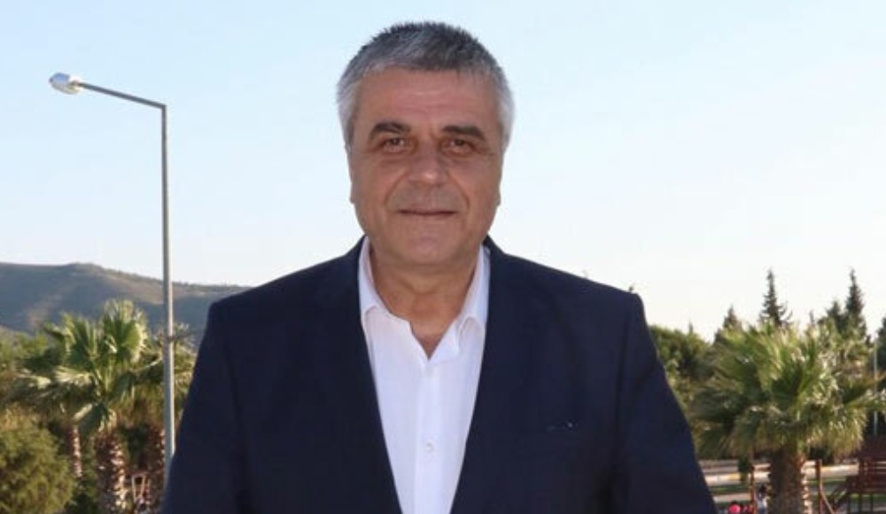 Akhisarspor'da başkan Eryüksel görevini devretti...