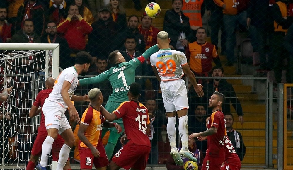 Mesut Bakkal: "Alanyaspor, atı alan Üsküdar'ı geçtikten sonra etkili oynadı"