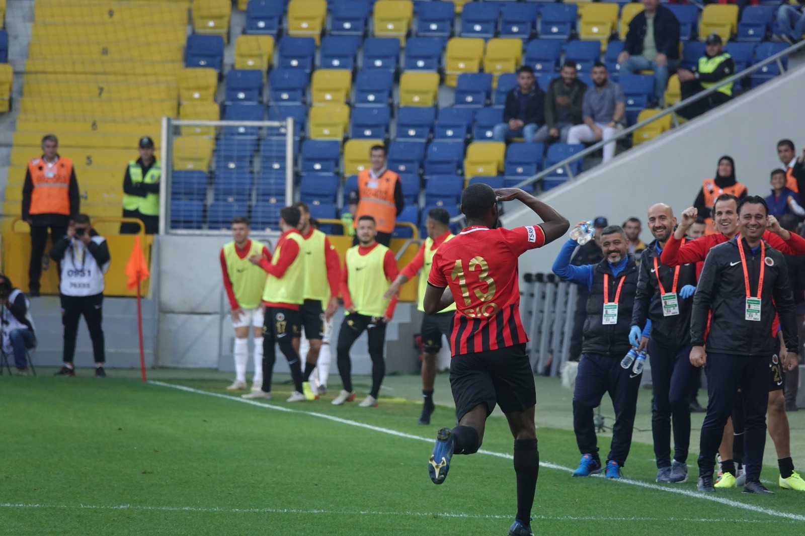 Giovanni Sio: "Maç maç gidiyoruz, ligi iyi bir yerde bitirmek istiyoruz"