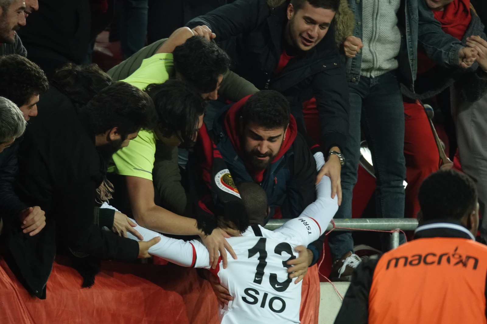 Sio: "Gol attığımda taraftarlarla kutluyoruz, bu çok güzel bir duygu"