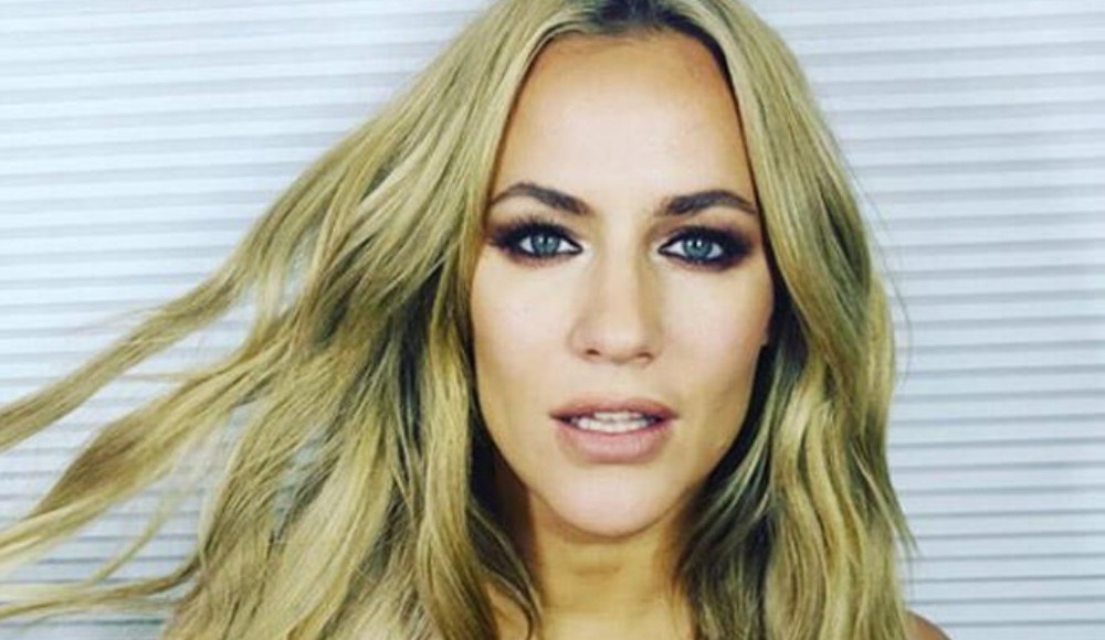 Caroline Flack, Lewis Burton'a saldırdı!
