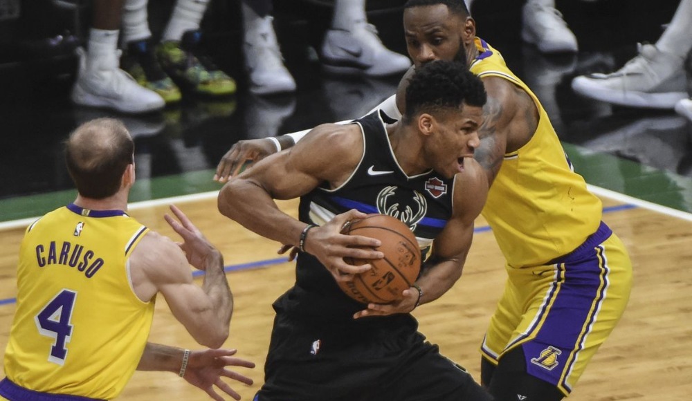 NBA'in zirvesindeki düellonun galibi Bucks